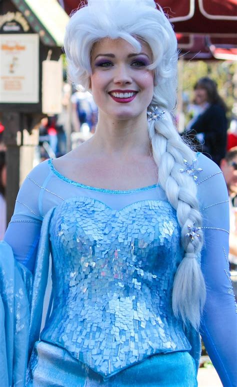 Disney elsa, Frozen disneyland, Elsa cosplay