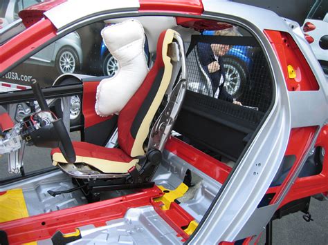 Smart Car’s smart fortwo and it’s Safety Cell – Boron Extrication