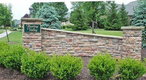 Hunting Valley Neighborhood, Brecksville, Ohio 44141 - Luxury Homes