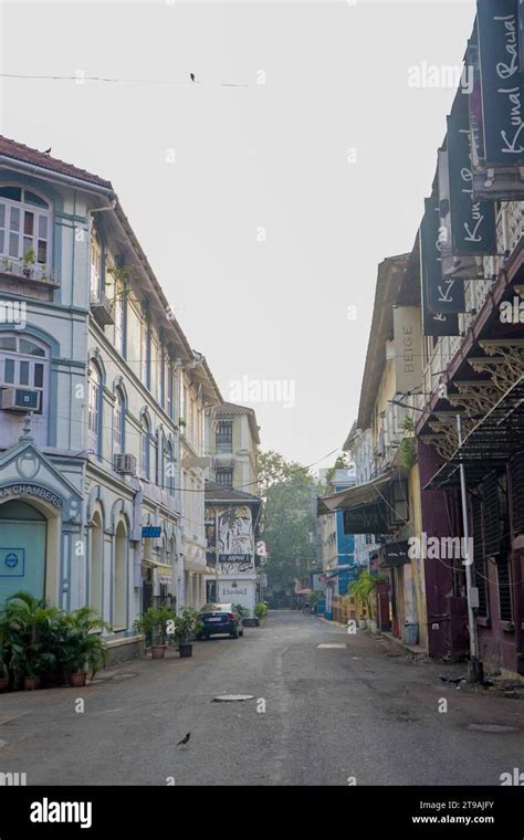 old mumbai streets view Stock Photo - Alamy