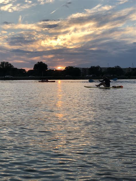 Sunset on Lake Monona tonight : r/madisonwi