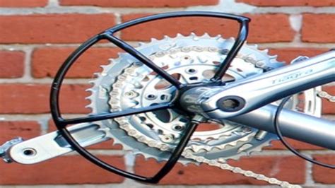 Chainring guard