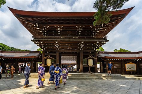 Entrance To Meiji Jingu A Famous Shinto Shrine In Tokyo Stock Photo ...