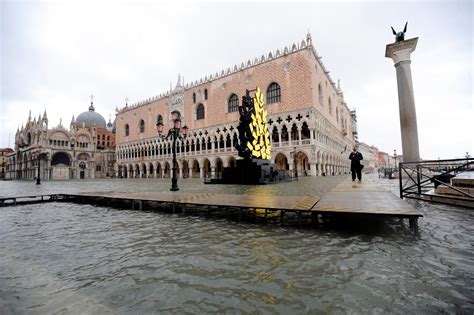 Venice floods before safeguard barriers are activated