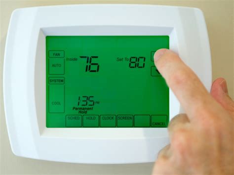 Common Thermostat Problems and How They Impact Cooling