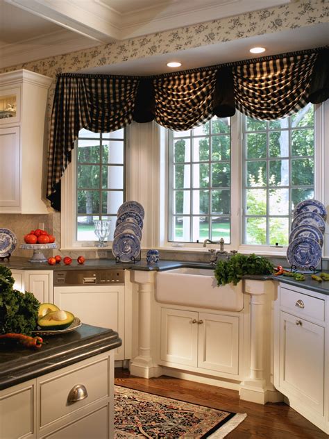 Kitchen Curtains That Will Warm Up the Heart of Your Home | DIY