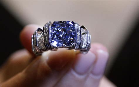 Blue diamond ring could fetch $25 million - CBS News