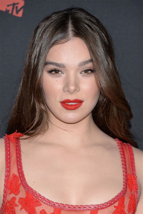 Hailee Steinfeld | Dickinson Wiki | Fandom