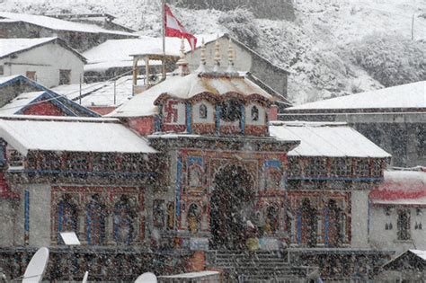 Snowfall in Badrinath and Kedarnath Dham