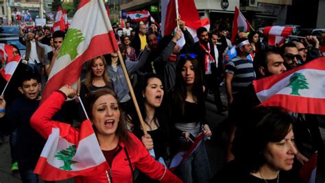 Politics and garbage: Lebanese troubles trend on Twitter