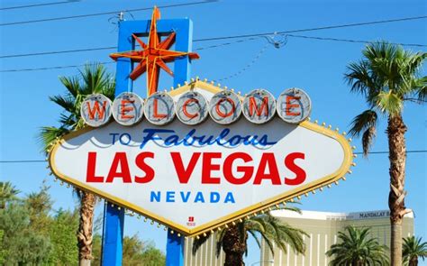 Welcome to Fabulous Las Vegas sign - Location & directions | Free-City ...