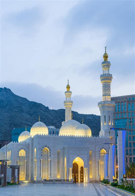 Al Azizia Mosque | Lighting Projects | LAMP | Mosque, Exterior lighting ...