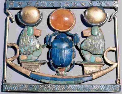 What does the scarab beetle symbolize in ancient Egypt? (amazing photos)