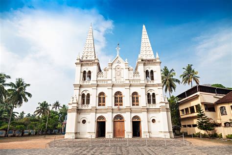 Santa Cruz Basilica - Fort Kochi - Kerala Taxi Tour - Experiences, guides and tips