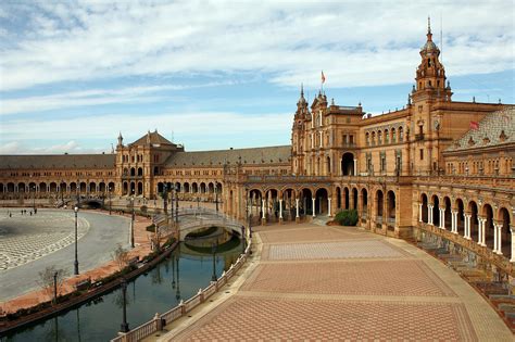 A History Of Seville’s Plaza De España In 1 Minute