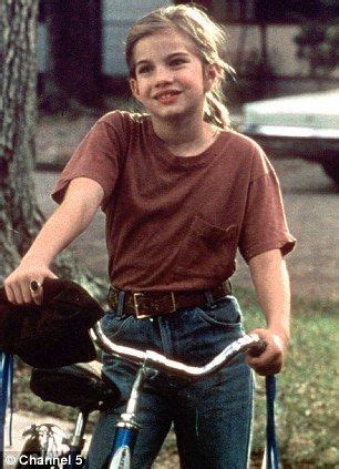 Anna Chlumsky as Vada Margaret Sultenfuss in My Girl 90s Movies, Girl ...