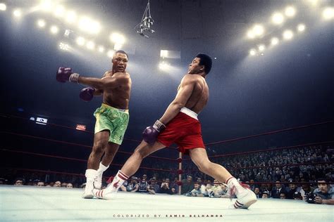 Ali dodging a Frazier hook during the Fight of the Century, 1971 : r ...