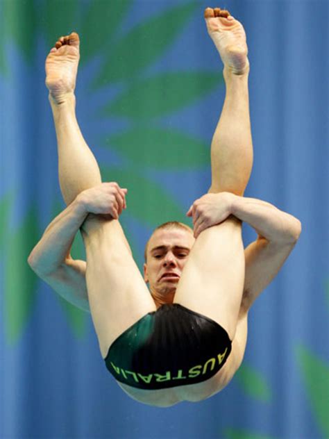 Olympic divers' funny faces - CBS News