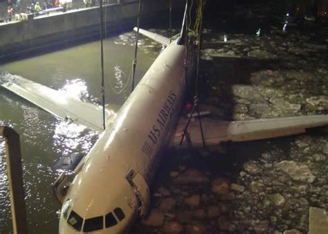 US Airways Airbus A320 Flight 1549 Emergency Landing Into Hudson River ...