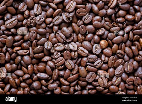 roasted coffee beans background Stock Photo - Alamy