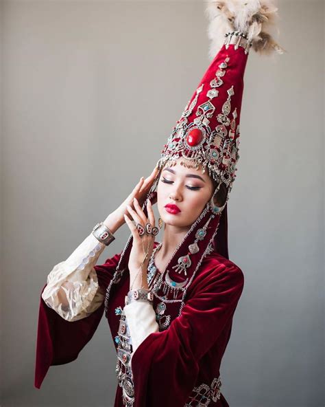 Казашка. Kazakhstan traditional garment | Moda donna, Donna, Moda