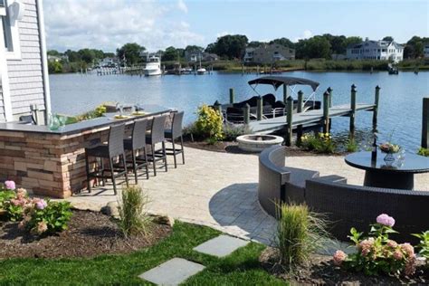 13 Stunning Lakefront Landscaping Ideas - Landscaping Expert Tips | Backyard landscaping ...