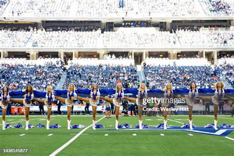 Chicago Bears Cheerleaders Photos and Premium High Res Pictures - Getty ...