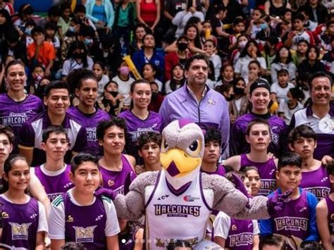 Presentan al equipo femenil de Halcones de Xalapa | MEGANOTICIAS