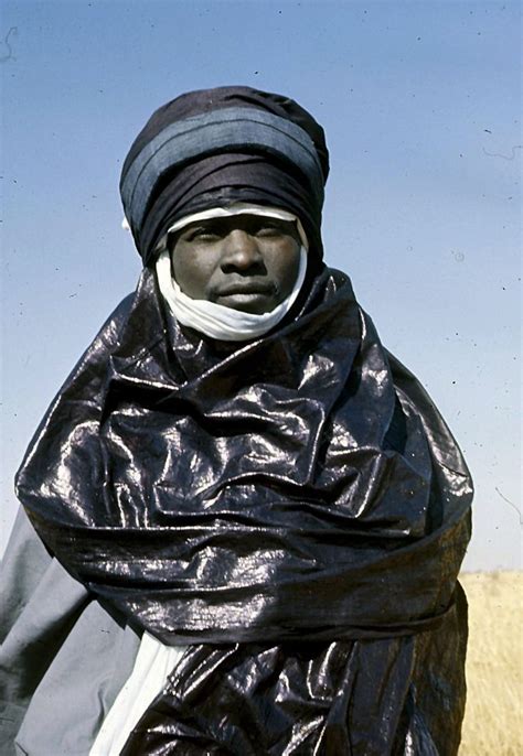 Africa | Tuareg man wearing turban and face veil (tagelmust) made of ...