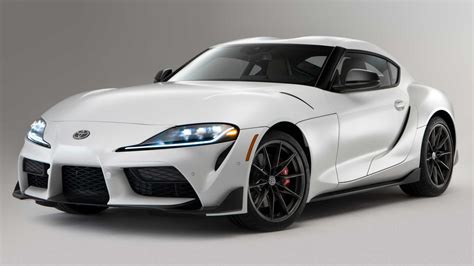 Toyota Supra 2023 ganha versão com câmbio manual e mais leve