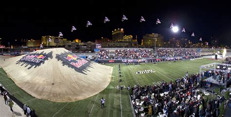 Longest motorcycle jump-world record set by Robbie Maddison