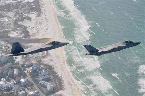 USAF F-22 and F-35 Tyndall AFB - Aviation Report - ENG