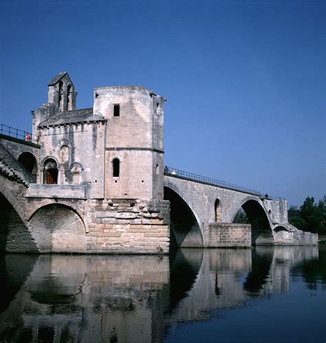 Sur, or is it Sous, le Pont d'Avignon