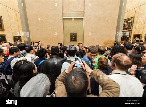 Crowds of people photographing the Mona Lisa painting at the Louvre ...