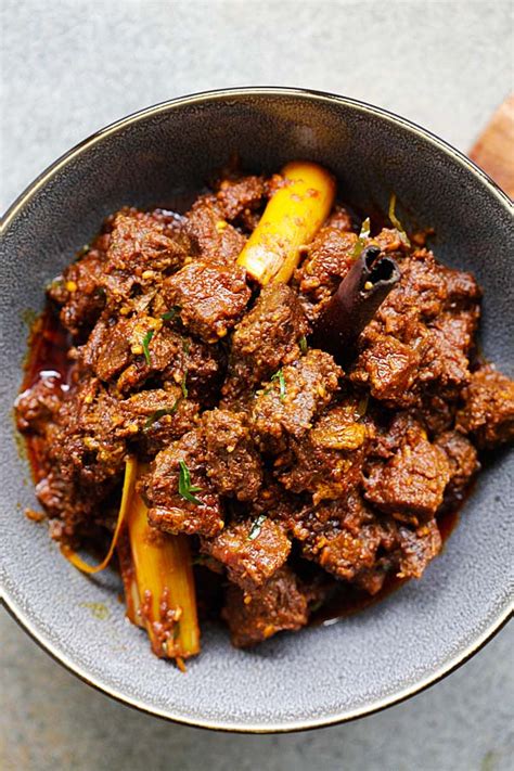 Easy authentic beef rendang recipe with beef, spices and coconut milk in a bowl. | Recipes, Beef ...