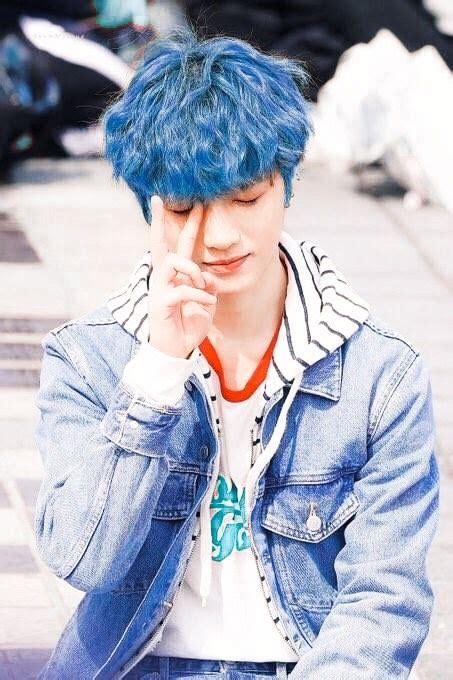 Beomgyu with blue hair | Hair color blue, Blue hair, Pretty people