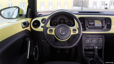 2012 Volkswagen Beetle Yellow - Interior | Caricos