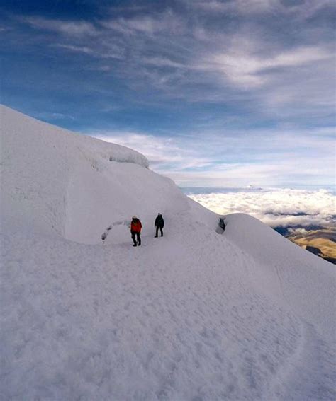 2-Day Cayambe Summit - Nomadtrek Tour operator