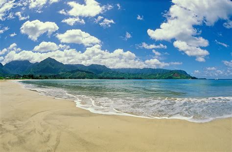 Hanalei Bay beach, Kauai | Greg Vaughn Photography