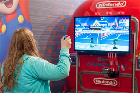 Mario Kart Live mit Nintendo Switch: Bis zu 4 Spieler können gemeinsam um das Haus rennen ...