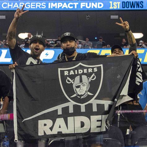 Raiders fans turn LA’s SoFi Stadium silver and black — PHOTOS | Raiders News | Sports