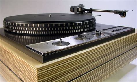 I have a Garrard 401 and it will need a plinth. This looks "right". The link is to a great page ...