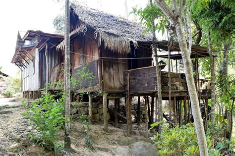 Traditional_house_at_Mawlynnong,_Meghalaya,_India | Assam Holidays