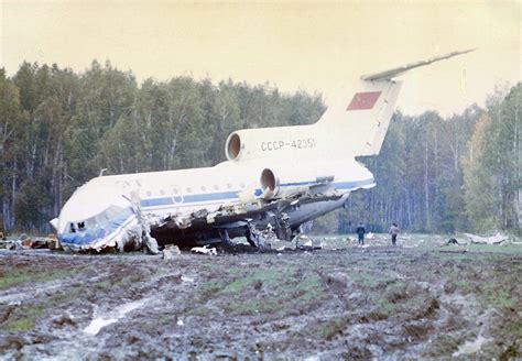 Crash of a Yakovlev Yak-42 in Sverdlovsk: 4 killed | Bureau of Aircraft ...