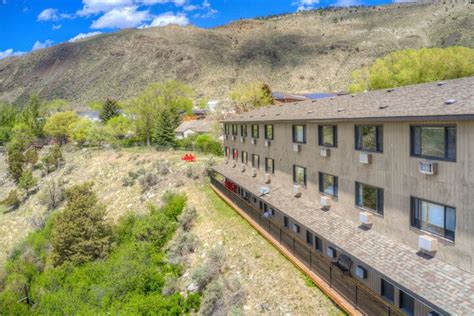 The Ridgeline Hotel at Yellowstone Ascend Hotel Collection Gardiner | Bookonline.com