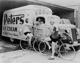 Peter's Ice Cream truck | Ice cream van parked with man serv… | Flickr