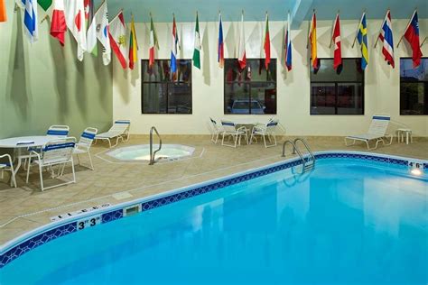 RADISSON HOTEL & CONFERENCE CENTER ROCKFORD $116 ($̶1̶7̶2̶) - Prices ...