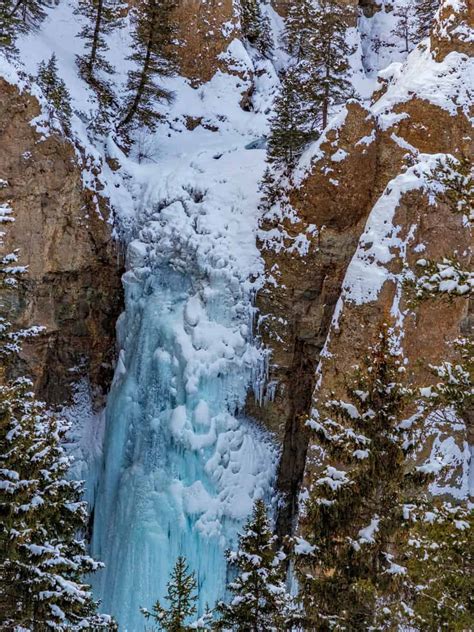 10 Stunning Views of Yellowstone's Snowy Scenery