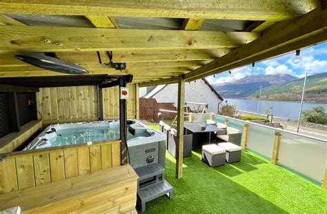 6 Unique Eco Friendly Loch Lomond Lodges with hot tubs