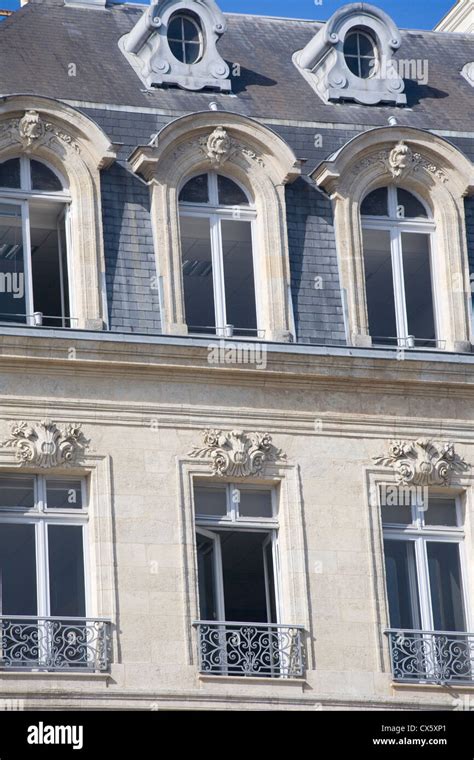 Classic French architecture in Bordeaux, France Stock Photo - Alamy